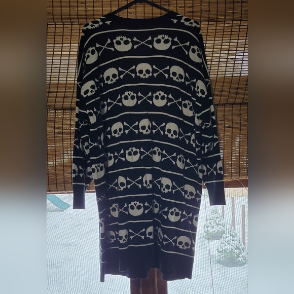 Women's hot topic skull long sweater size 1 - Picture 2 of 3